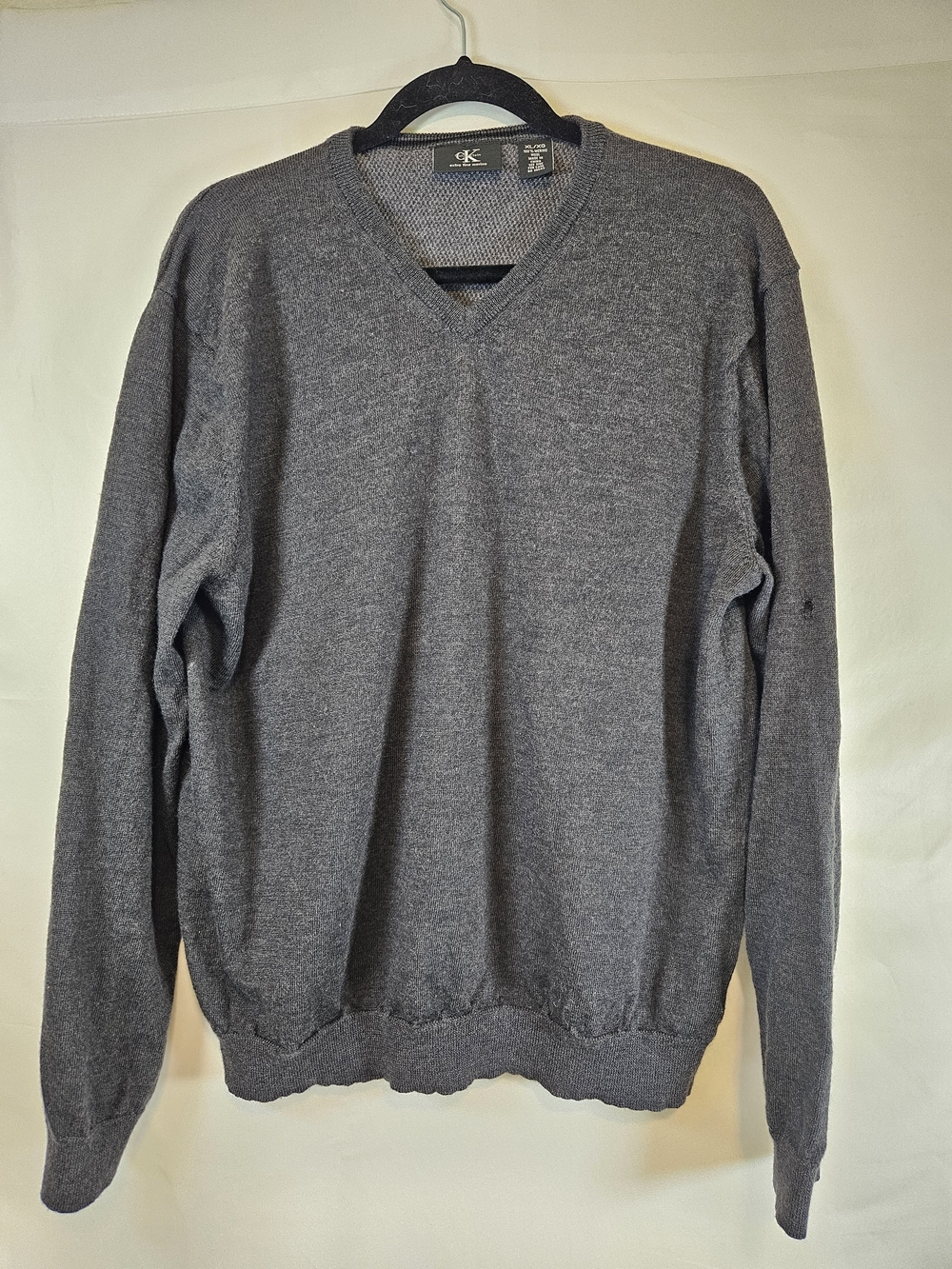 Calvin Klein Men's Gray V-Neck Sweater 100% Merino Wool Business Casual Winter